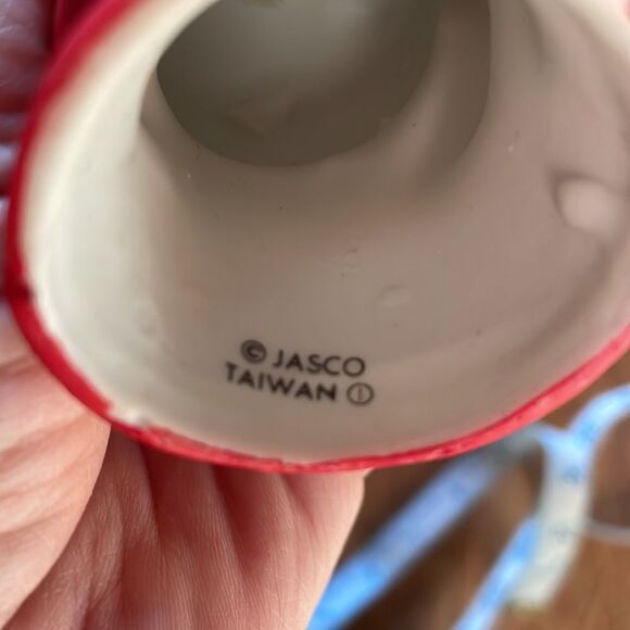 Vtg 1984 Jasco ceramic bear in red nightshirt holding green stocking - Picture 8 of 8